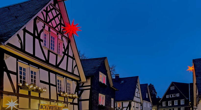 Pastor Thomas Ijewski erzählt die Geschichte der 