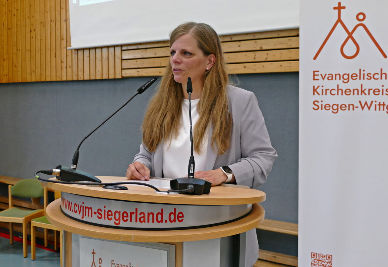 Superintendentin Kerstin Grünert stellte in ihrem Bericht aktuelle Entwicklungen im Kirchenkreis Siegen-Wittgenstein vor.